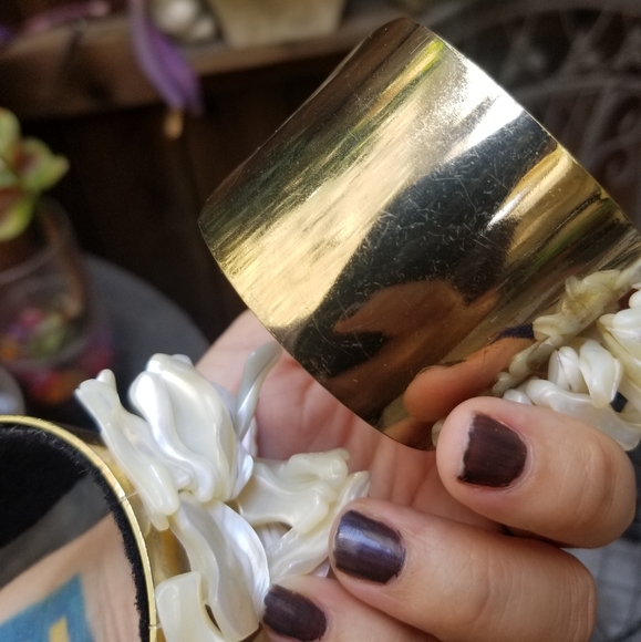 White Seashell Gold Bracelet Cuff Adjustable - Picture 7 of 7
